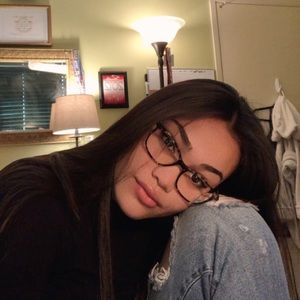 Meet your Posher, Mia